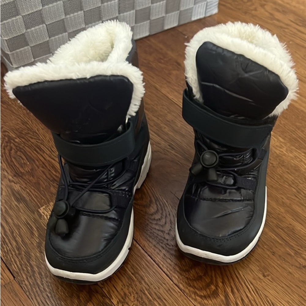 Little boys fur lined snow boots size 12